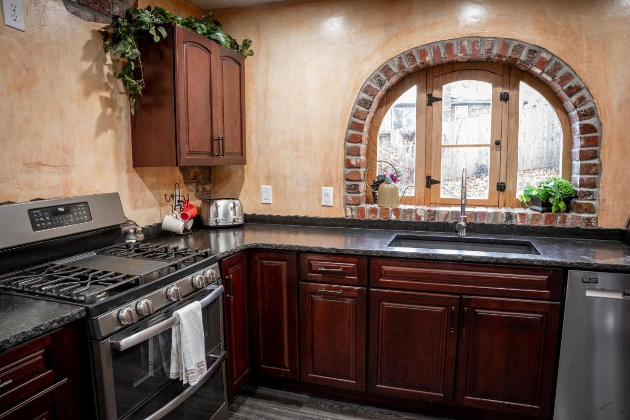 The Hobbit House, Fantasy Comes Home! Russellville Extérieur photo