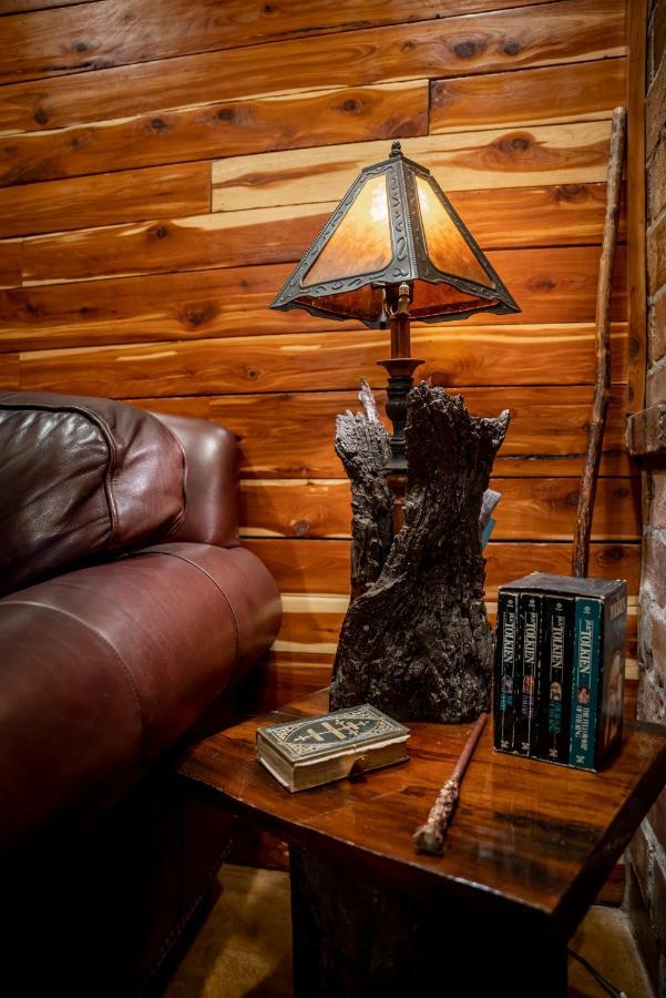 The Hobbit House, Fantasy Comes Home! Russellville Extérieur photo