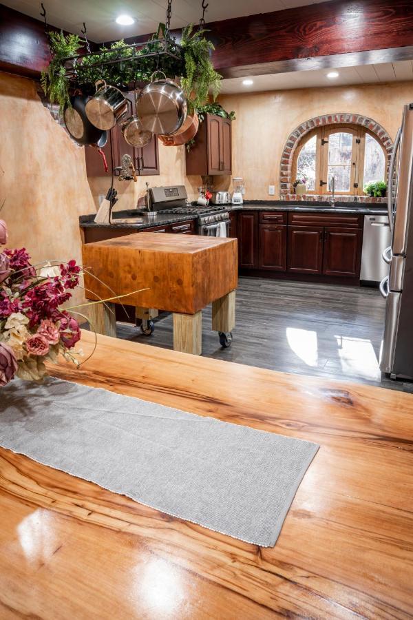 The Hobbit House, Fantasy Comes Home! Russellville Extérieur photo